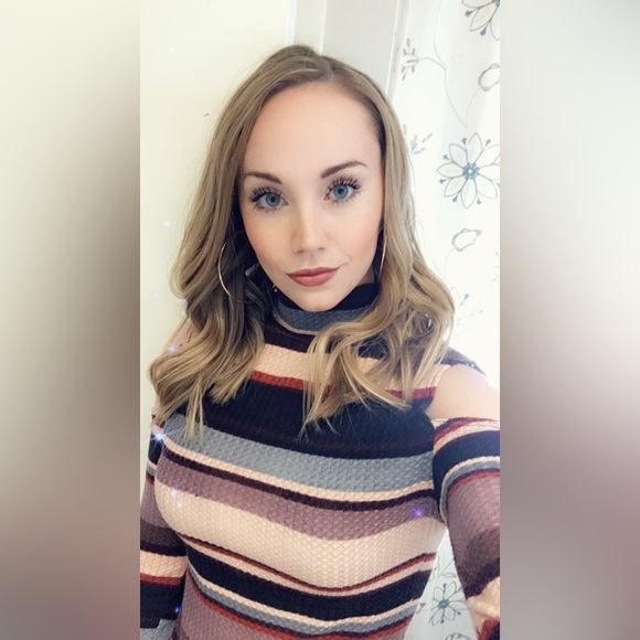 Welcome to my closet!! 🌺🌻 - Picture 11 of 12